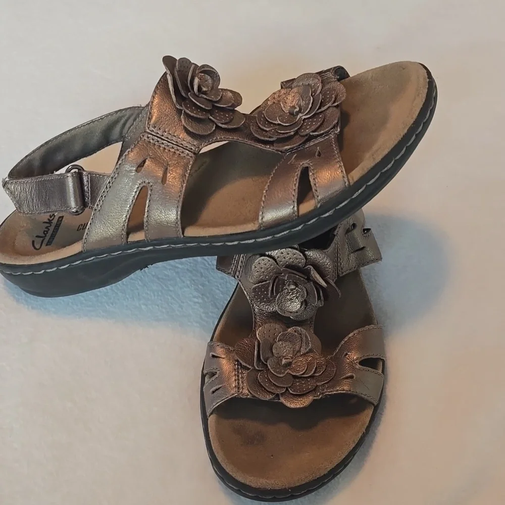 Clarks Women's Metallic Brown Floral Sandals - Picture 2 of 3